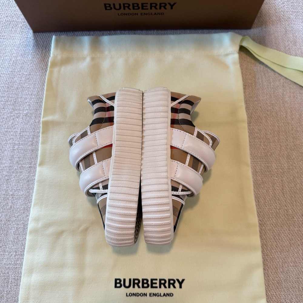 Burberry Kids Shoes Size EUR 26 - Picture 6 of 9